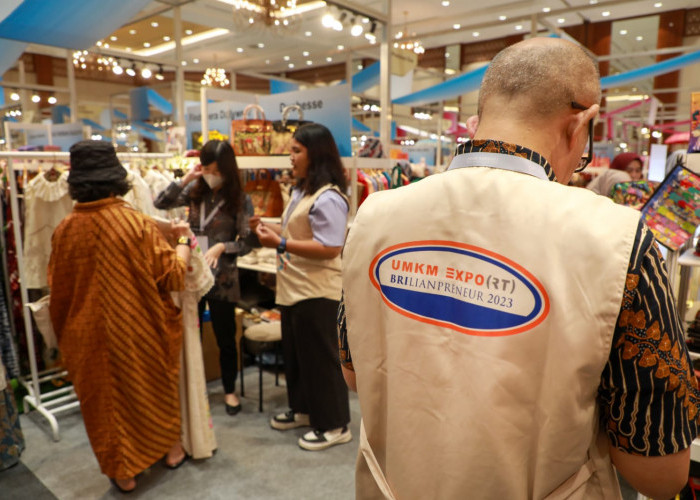 Produk Anyaman Dapat Peluang Business Matching di UMKM EXPO (RT) BRILIANPRENEUR 2023