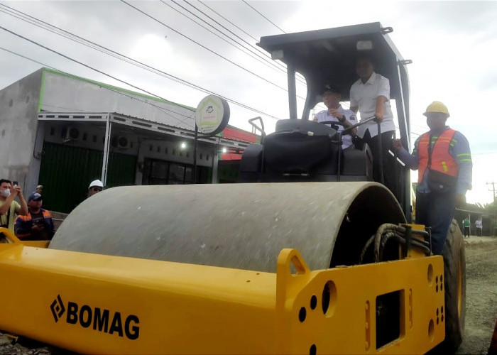 Gubernur Lampung Ground Breaking Perbaikan Jalan di Pringsewu, Tiga Ruas Jadi Prioritas Tahun Ini 