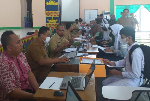 Bingung PPDB Hari Pertama di Bandar Lampung, Ibu-ibu Datang Langsung ke Sekolah, Ternyata...