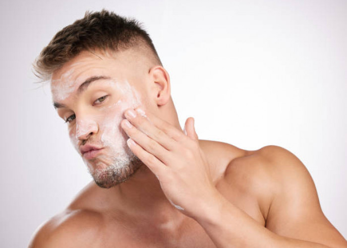 Tips Memilih Sabun Cuci Muka Pria dan Cara Tepat Menggunakannya