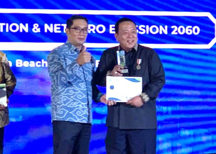 Gubernur Arinal Djunaidi Terima Penghargaan ADPMET AWARD 2022