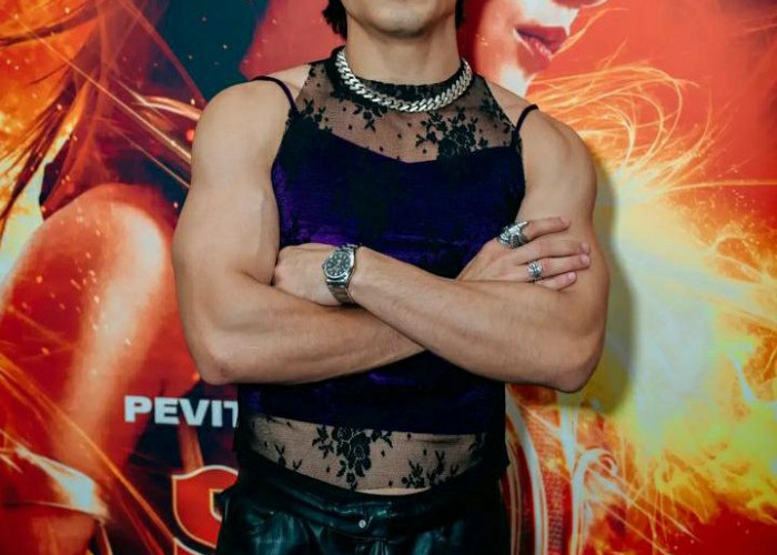 Gaya Nyentrik Jefri Nichol di Gala Premiere Film Sri Asih, Ngaku Terinspirasi dari Dave Navarro
