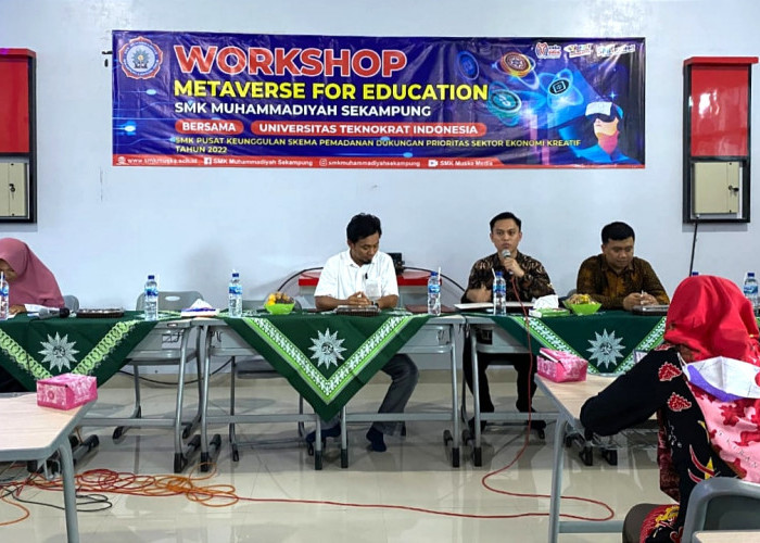 Tim UTI Kenalkan Teknologi Metaverse Kepada Guru 