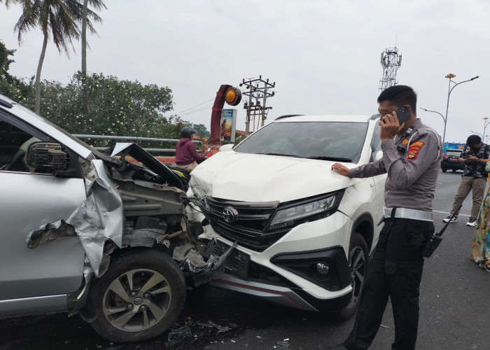 Tiga Mobil Tabrakan deng Satu Unit Motor, Dugaan Kuat Sopir Mobil Mengantuk 