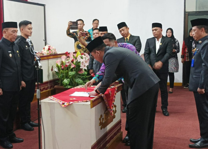 Pj. Bupati Mulyadi Irsan Lantik Andi Dermawan Sebagai Sekretaris DPRD Tanggamus 