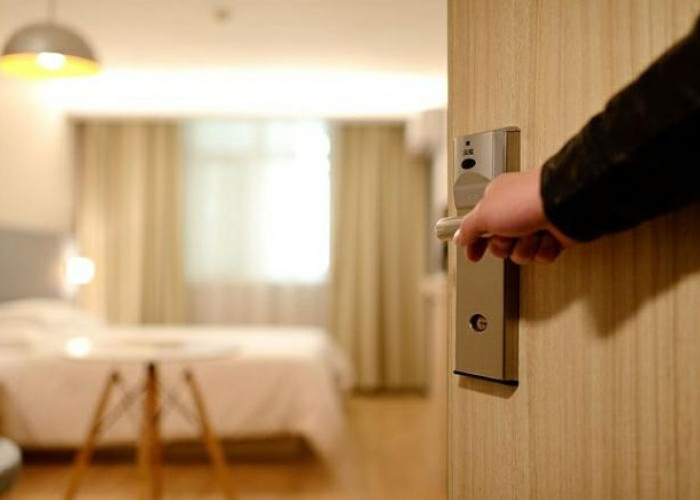 Ngeri! Demi Perpanjang Kontrak, Perusahaan di Cikarang Gelar Tradisi ‘Staycation’ Bareng Boss