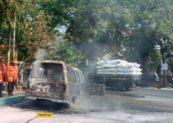Hendak Isi Bensin, Angkutan Pedesaan Hangus Dilalap Si Jago Merah