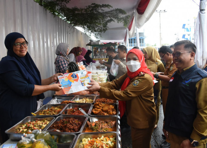 Monitoring Takjil di Enggal, Eva Dwiana: Jualan Jangan Sekedar Memikirkan Laku Saja, tapi Harus Aman