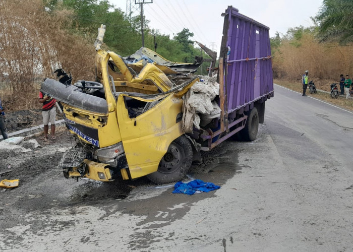 Truk Membawa Puluhan Motor Alami Kecelakaan, Begini Kondisi Sopir dan Anak Balita