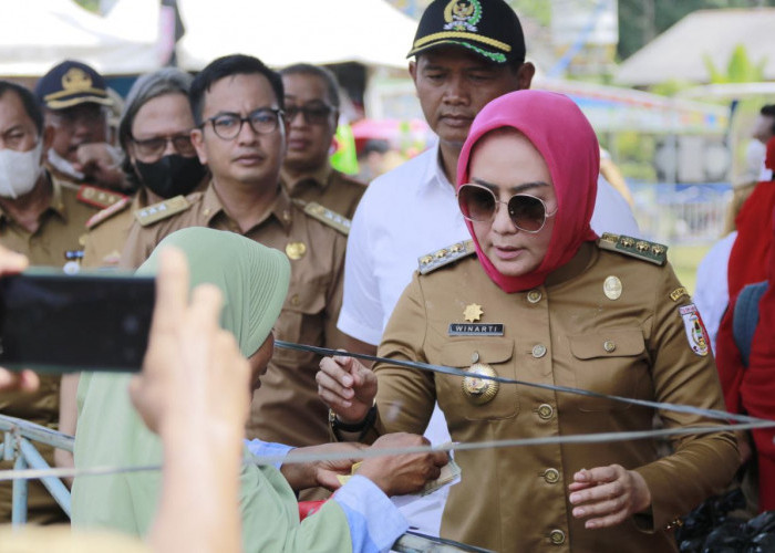 Buktikan Pemerintah Hadir untuk Rakyat, Winarti Buka Pasar Murah di Penawar Tama