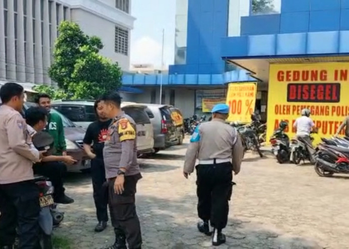Tolak Penurunan Nilai Manfaat dan Tuntut Pencairan 100 Persen, Kantor Bumiputera Disegel 