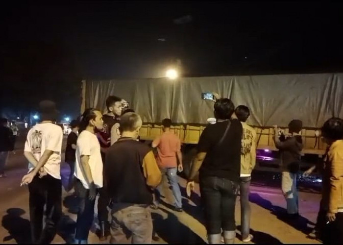 Ratusan Massa Lampung Utara Tolak dan Putar Paksa Kendaraan Odol Batubara Melintas
