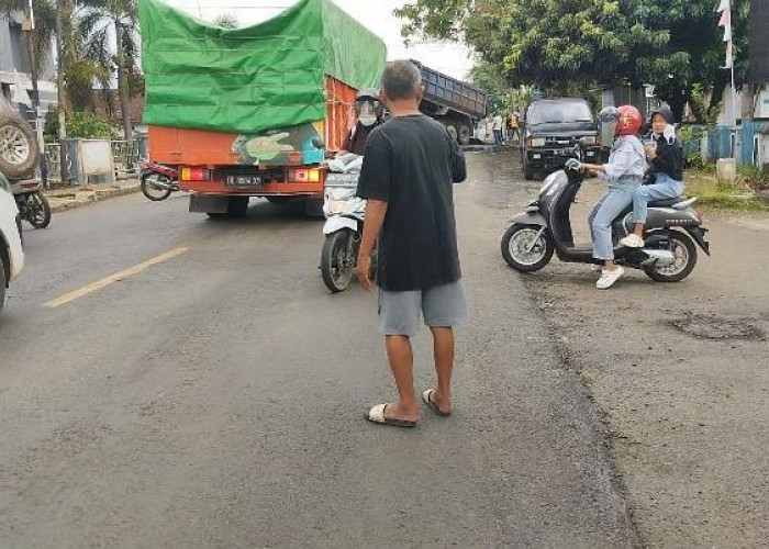 Warga Menilai Perbaikan Jalinsumteng Tidak Akan Bertahan Lama