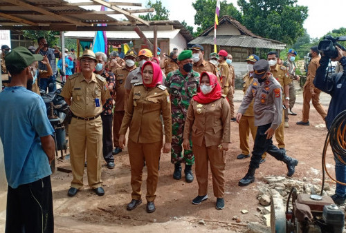 Bupati Winarti Kucurkan Rp49 Juta Lebih untuk 78 Korban Puting Beliung