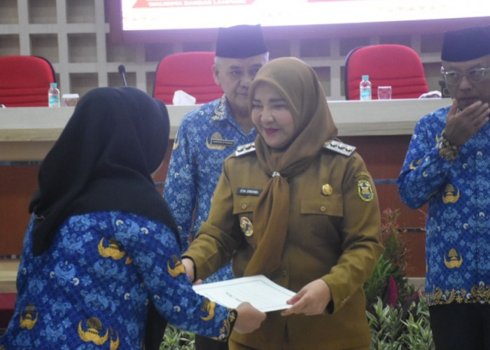 Walikota Serahkan SK Pemberhentian Pensiun Kepada 115 PNS Bandar Lampung ,  Memasuki Batas Usia Pensiun TMT 