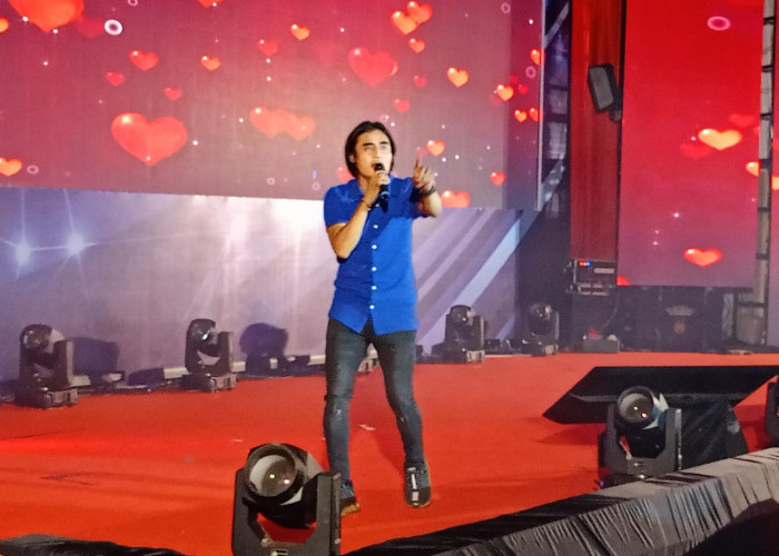 Charly Van Hoten Bikin Histeris Peserta Kuliah Umum Unila