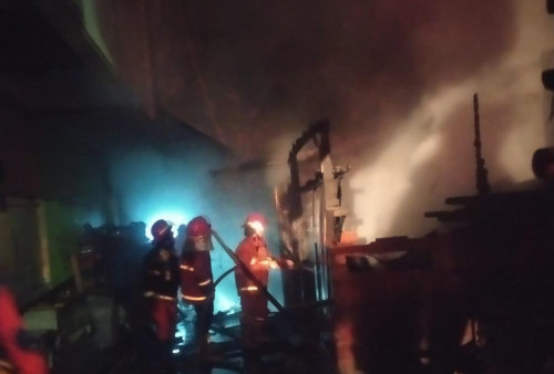 BREAKING NEWS: Dua Ruko Sekitar Ramayana Terbakar