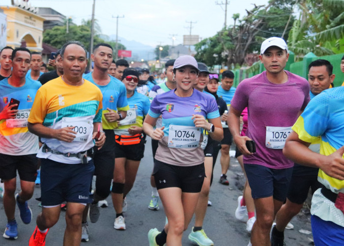 Dimeriahkan Gisell, 2.500 Peserta Ramaikan Lampung Half Marathon