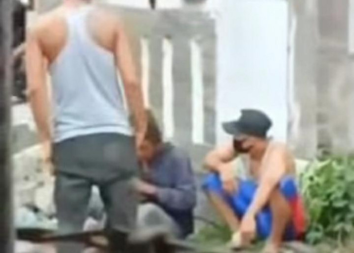 Waduh, Pria Tua Pedagang Asongan di Medan Jadi Korban Pemalakan 