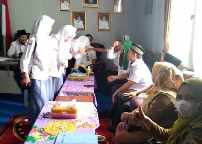 Sempat Dikeluarkan, Empat Siswi MAN 1 Pesisir Barat Sekolah Lagi 