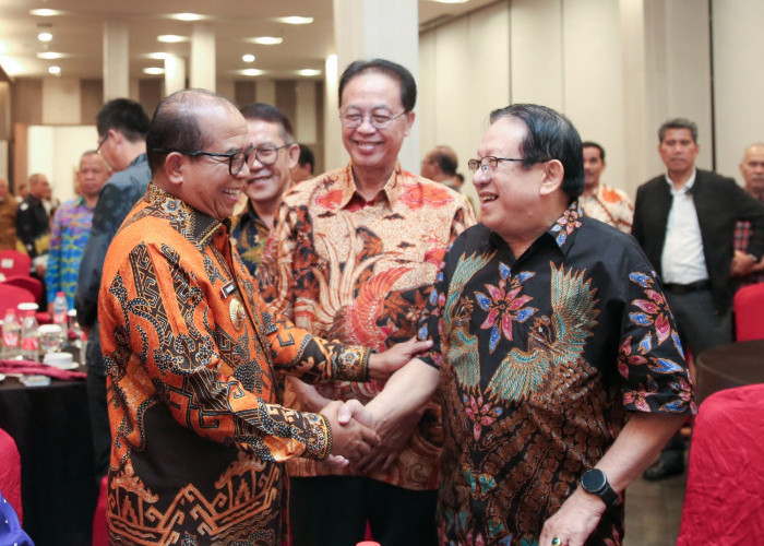 Pj. Gubernur Samsudin Ajak Perusahaan Swasta Bersama Perbaiki Jalan Rusak di Lampung