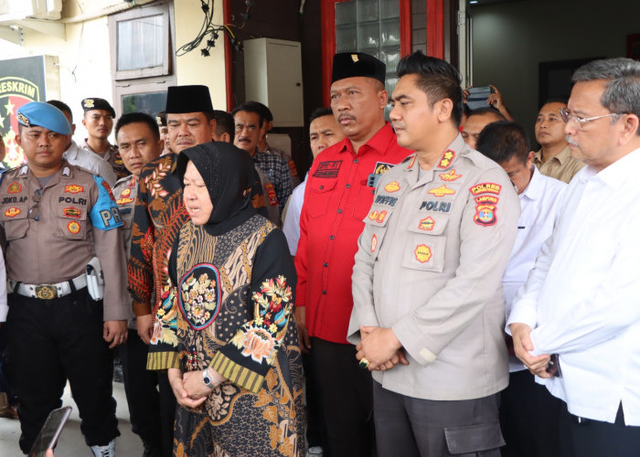 Prihatin! Menteri Sosial RI Sambangi Keluarga Korban Pencabulan Dua Ayah Tiri