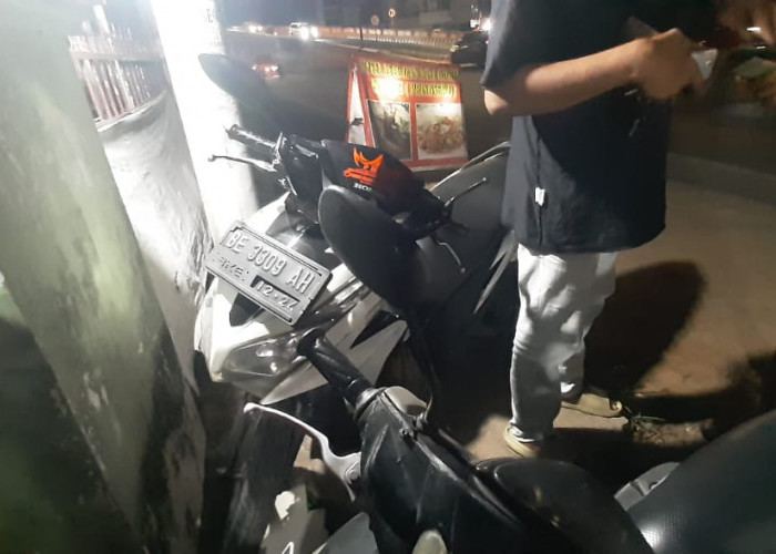 Akibat Jalan Berlubang, Pria Berumur 61 Tahun Ini Alami Lakalantas Tunggal