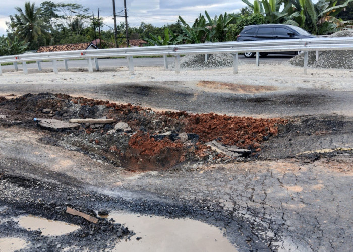 Waduh! Baru Diresmikan, Badan Jembatan Amblas
