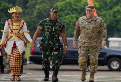 Istri Panglima TNI Kenakan Busana Adat Lampung