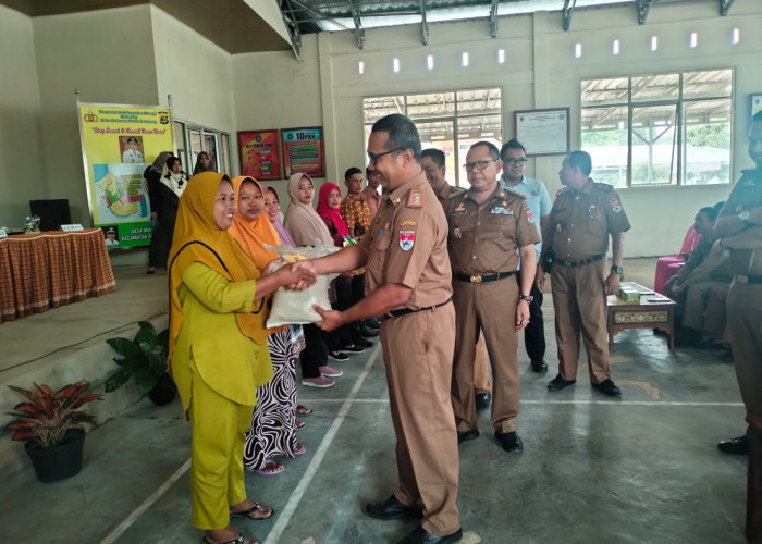 Penanganan Dampak Inflasi, Pemda Mesuji Bagikan Beras ke Masyarakat