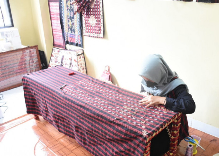 Gedung Sentral Industri Tapis Bandar Lampung Diresmikan, Lengkap dengan Ruang Catwalk
