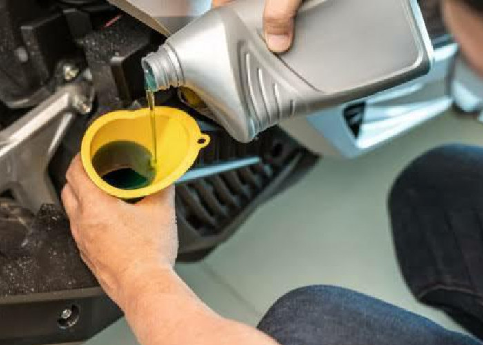 Bikin Mesin Cepat Dingin, Ini 5 Oli Vespa yang Bagus, Awet dan Murah