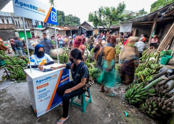 Guru Kayuagung Tarik Gaji Bulanan di BRI, Ini Kelebihannya 