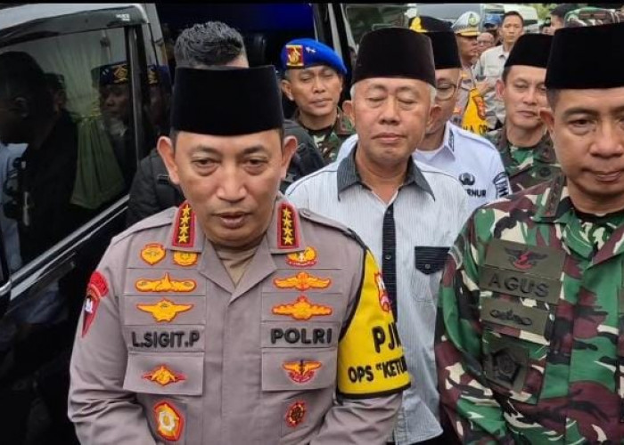 Kunjungi Keluarga Polisi yang Gugur Dalam Penggerebekan Sabung Ayam di Way Kanan, Kapolri Tegaskan Hal Ini