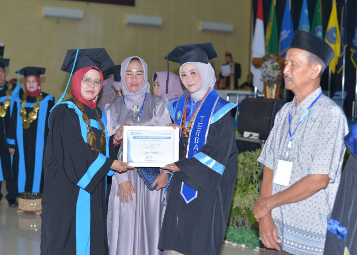 Ini Empat Wisudawan Terbaik UMPRI Pringsewu Lampung