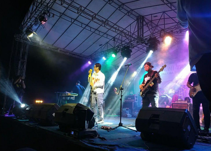 Mahasiswa UT, Andika Kangen Band Tampil Memukau di Acara Harmoni Tanggamus Cinta Sampai Mati
