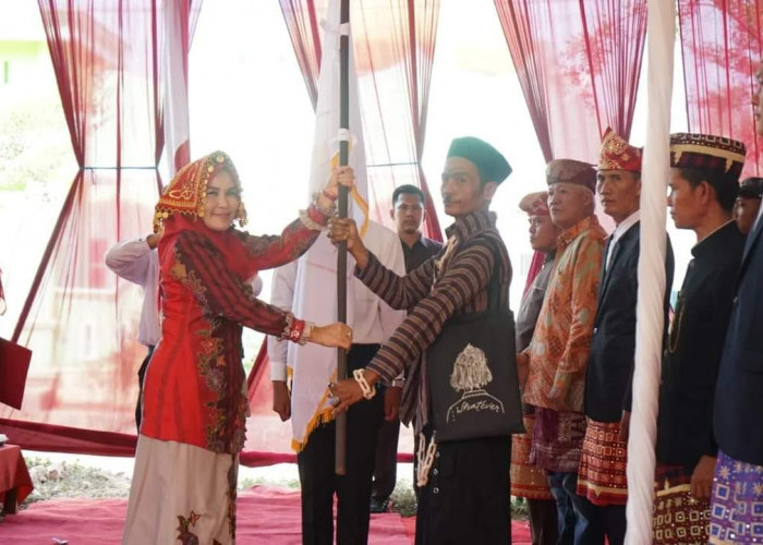 Ketua Umum Dewan Kesenian Lampung Selatan Lantik DKK Sidomulyo