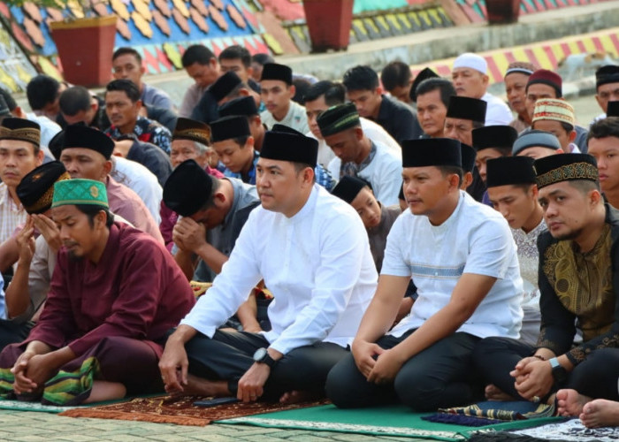 Polres Tanggamus Lampung Gelar Sholat Idul Adha dan Bagikan Daging Kurban Kepada Masyarakat