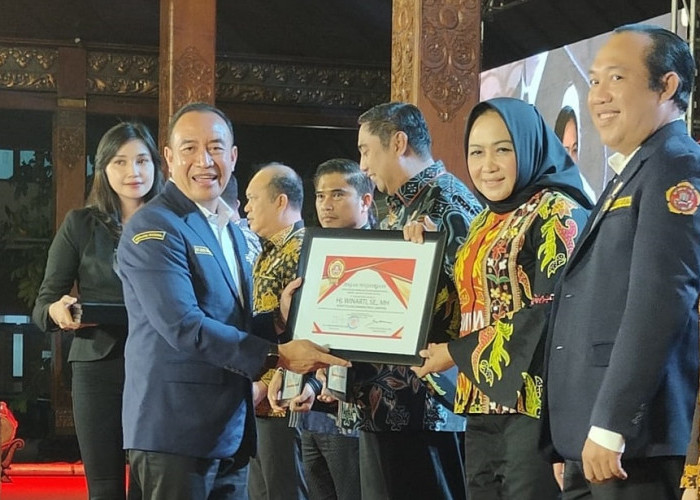 25 Program BMW Antar Bupati Winarti Raih Penghargaan Karang Taruna Nasional