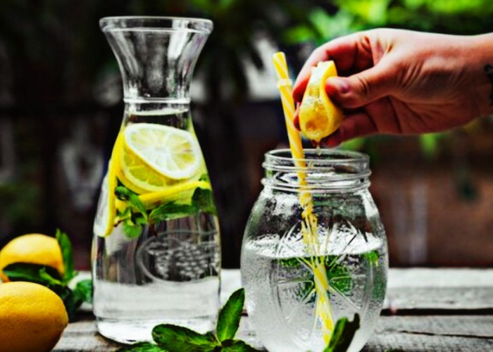 7 Jenis Minuman Sehat yang Baik Dikonsumsi Pagi Hari, Ada Air Lemon dan Teh Hijau yang Bantu Merawat Kulit