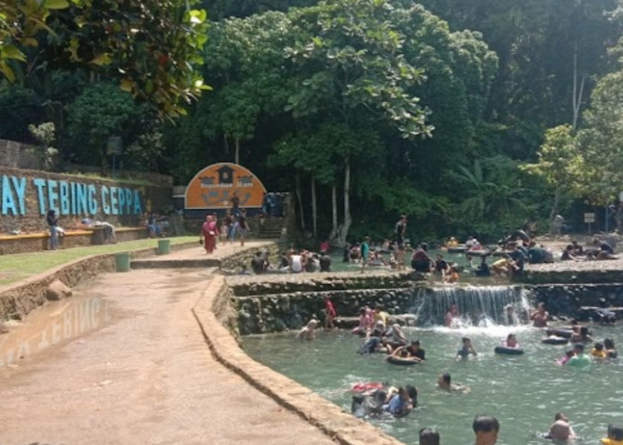 Berendam di Pemandian Way Tebing Ceppa Lampung Selatan Sambil Menikmati Panorama Gunung Rajabasa    