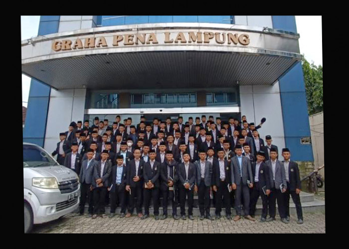 Santri Pondok Modern Gontor 7 Kalianda Kunjungi Graha Pena Radar Lampung