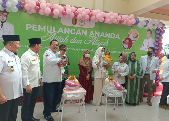 Hari Ini, Bayi Kembar Siam yang Berhasil Dipisahkan Melalui Operasi di RSUDAM Dipulangkan