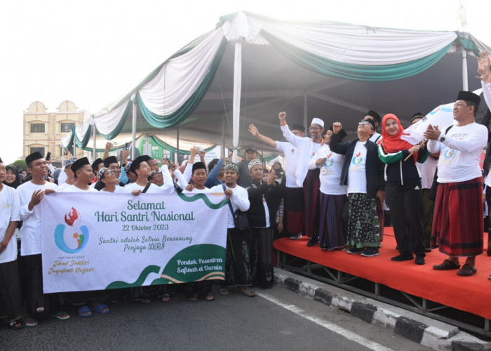 Hari Santri Nasional, Pemkot dan MP3I Gelar Jalan Sehat Sarungan