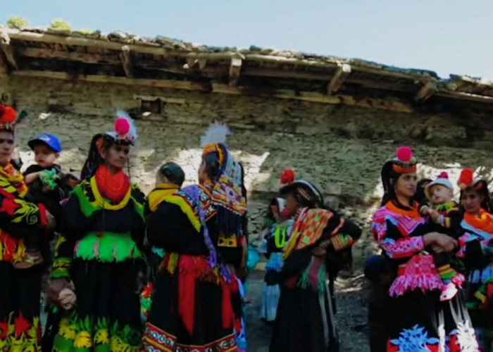 Bikin Tepok Jidat! Ini Tradisi Nyentrik Suku Kalash Pakistan 