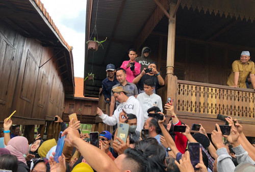 Datang ke Tubaba, Baim Wong Temui Mbah Sunardi yang Dibayar Pakai Uang Palsu