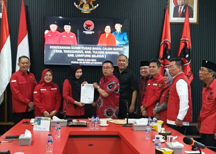 Bacalon Bupati Tanggamus Lampung Dewi Handajani Terima Surat Tugas Dari DPP PDIP