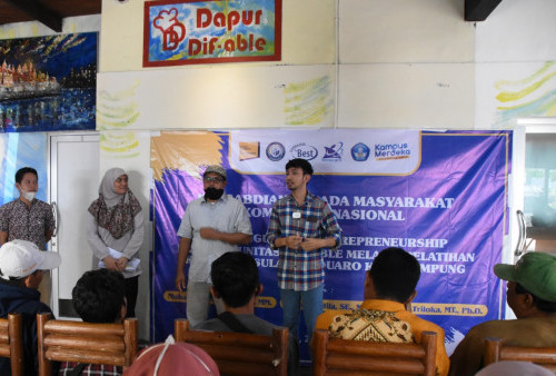 Membangun Jiwa Entrepreneurship Komunitas Difable, Dosen IIB Darmajaya Berikan Pelatihan Sulam Maduaro