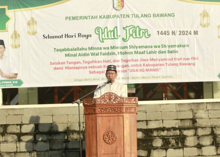 Sholat Idul Fitri Dengan Masyarakat Tulang Bawang, Pj Bupati Qudrotul Ikhwan Ajak Warga Jadi Bagian Perubahan