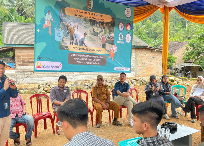 PT Bukit Asam Bersama Warga Bersihkan Sungai Demi Kelestarian Lingkungan